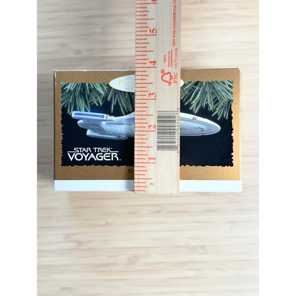 Hallmark Keepsake Star Trek Voyager Uss Voyager Ncc 74656 Lighted Ornament Magic - Picture 8 of 10